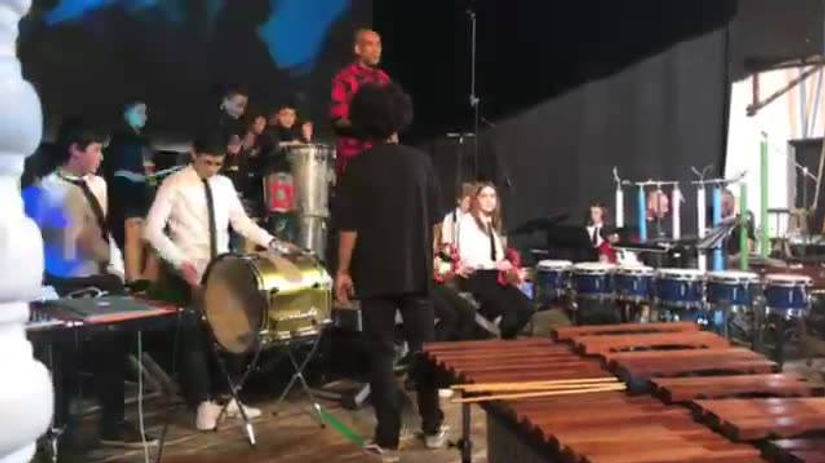 Intercâmbio Cultural Arte no Dique Itália,  show no cinema teatro Risorgimento com Orquestra e Coro A. Magliano e a  banda Ketoniche, LA VITA É L’ARTE  DELL‘ INCONTRO na cidade de Larino.